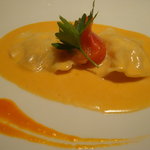 オルタシア - ラングスティーヌとズワイ蟹のラヴィオリ　トマトクリームソース。