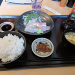 kaisenizakayaippachi - 刺身定食６５０円の出来上がり、ご飯は大盛りにもできますよ。