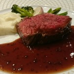 レストラン 香松 - 特選牛のグリエ（赤ワインのマスタードソース）