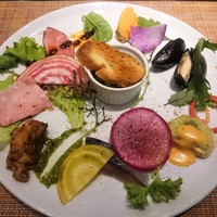 キャトルラパン - 前菜の盛合せ　※鴨ロースは赤海老の代替料理