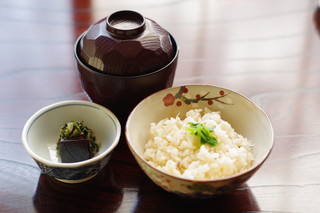 Kyouryourimatsushou - 鯛飯　赤出汁　蕪菜の糠漬　昆布佃煮