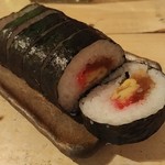 伊勢屋 - 太巻き断面