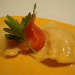 オルタシア - ラングスティーヌとズワイ蟹のラヴィオリ　トマトクリームソース。