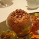 オルタシア - クーベルチュールのガナッシュと-196℃のアイスパウダー。