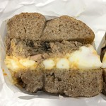 タマゴサンド&ツナサンド レギュラー（プレーン全粒粉、780円）
