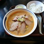 らーめん家 コトブキ - ゴマちゃーしゅーめん 950円＋半ライス 100円