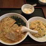 清香園 - ラーメン半チャーハンセット