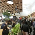 峠の釜めし おぎのや - （参考画像）アウトレットフードコートは大賑わい