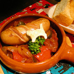 シチメンザカ ネコジタヤ - 大きなソーセージとたっぷり野菜のラタトゥイユ