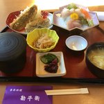 Kambee - 日替りランチ 刺身とアジフライ 850円