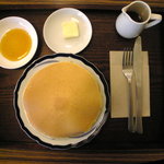 Toraddo Kafe - パンケーキ４００円。メイプルシロップ、バター、ジャムがついていました