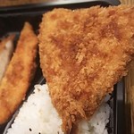 ディオ - ミックスフライ弁当の鯵フライ(2018.01.04)