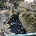 カフェ アールデコ - 橋を渡ったところにお店があります。