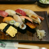 東鮨 新店 - ランチ10貫800円