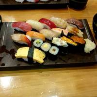 東鮨 新店 - ランチ14貫1000円