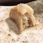 肉汁餃子のダンダダン - 肉汁…見えてます？