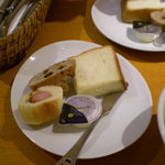 オランダ屋 - ランチ　パン食べ放題のパン