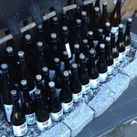 食い処あだち - 入口の獺祭の空きビン達