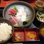 Kaisen Dashi Izakaya Awajishima No Megumi Dashiya - 