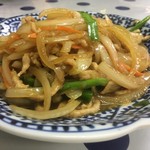 しらかば - 豚肉の細切りと玉ねぎ炒め