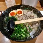 ラーメン工房　はっぴ - 肉そば(¥780)大盛(+¥100)半熟卵(+¥100)
      2018年営業初日。本年の一杯目。この時点では計¥980で、千円以下で食べられた。