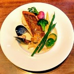 カフェ エメ・ヴィベール - 本日の魚料理
      鯛のポワレ