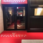 ウルフギャング・ステーキハウス - 店の玄関