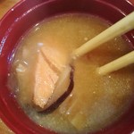 天ぷらいちかわ - 鮭の身が入った味噌汁