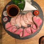 肉バル2986 - 赤身と牛タンのローストビーフ