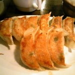 ネヂ餃子食堂 - 餡はチーズ、しそ、プレーンの３種類