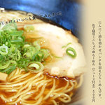 Tsuke Memma Ze Soba Ramen No Mise Sanya - ダシの効いたあっさりしょうゆににんにく油を利かせパンチを加えました！