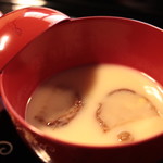 瓢亭 - 白味噌汁、ナメコ、利休麩