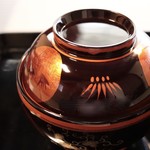 瓢亭 - 海老芋の餅粉揚げ 春菊、岩茸、銀杏、干貝柱