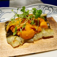 野嵯和 - 穴子の白焼き、雲丹のせ