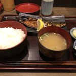 炭火焼食堂 こがね屋 - さばの半々定食