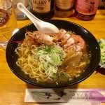 コヤノ食堂 - 料理写真:えびラーメン500円(税込)は大盛り無料でミニサラダ付き