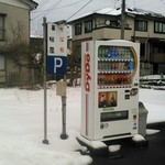 Kimiya Shokudou - 川沿い駐車場