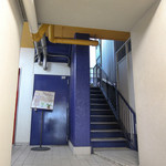 喫茶ツヅキ - この階段から2階へ☆