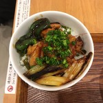 麺屋 猪一 離れ - 鶏のもも肉と白ねぎの照り焼き丼 500円