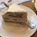 銀座コージーコーナー - 苺のフルーツケーキ