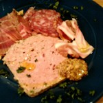 夜木 - ハモンセラーノと生ハム盛り合わせ