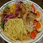 ラーメンまっくうしゃ - 麺はもちもちの太麺。