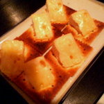 Yuuraiku - クラッカーにカマンベールチーズをのせて焼いたお料理