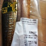 燻や - 鰆の燻製（525円）×２。こちらは燻製らしい品ですよ。ただ、一度に２～３切れ頂くのが限度かな。