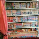 フィレンツェ - 店内：漫画いっぱい