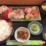 よねさん - デラックス刺身定食（ご飯大盛）