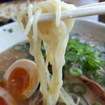 Ramenhakkaku - 細めのちじれ麺