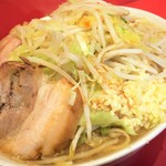 ラーメン二郎 - ラーメン＋野菜チョイ増しニンニク多め