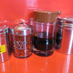 ラーメン二郎 - 卓上調味料