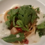 OTTO SETTE - 帆立と根菜、春菊のスパゲッティーニ。